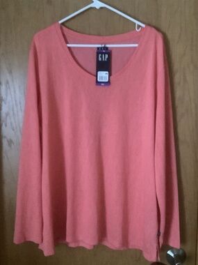 NWT Women’s GAP Long Sleeved Top XXL